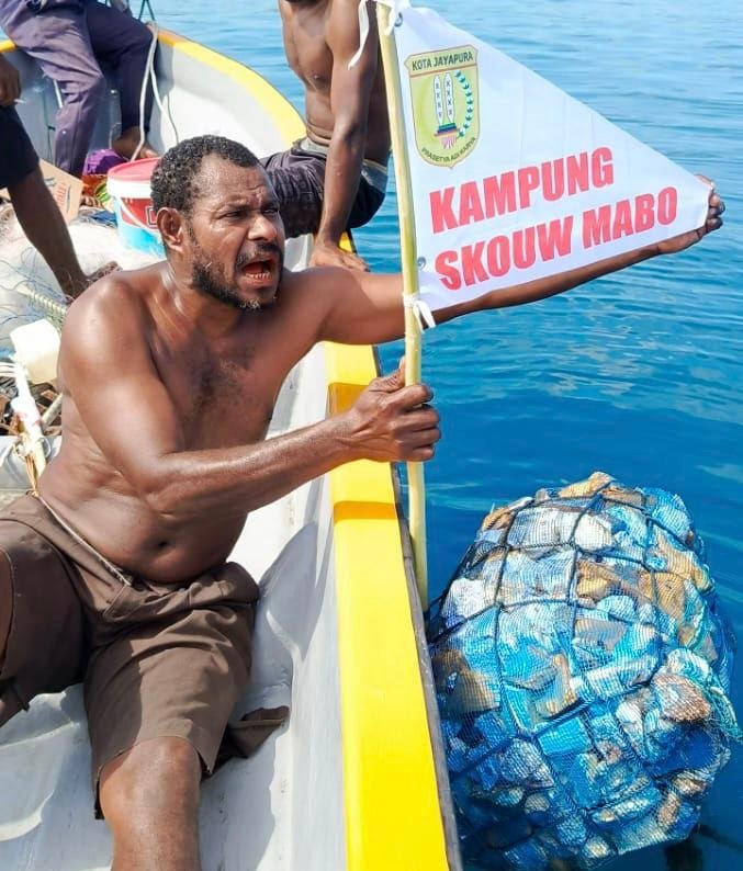 Kegiatan Pembuatan dan Pemasangan Rempong Ikan